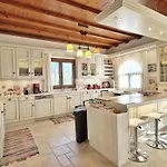Pari Manda Villa *