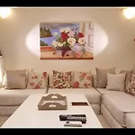 Pari Manda Villa