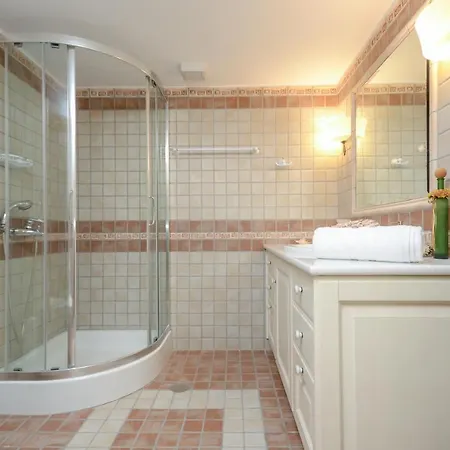 Pari Manda Villa *