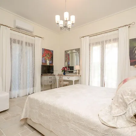 Pari Manda Villa *